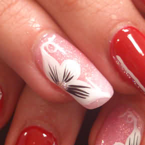 Rotes Diamond pinkes Full Cover mit weißer Blüten Pinselmalerei und weißen, silbernen Glitzer Streifen