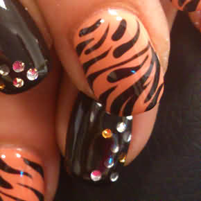 Pastell orangenes und Dunkelbraunes Full Cover mit braunen Tiger Look Muster und Bunten Glitzersteinchen